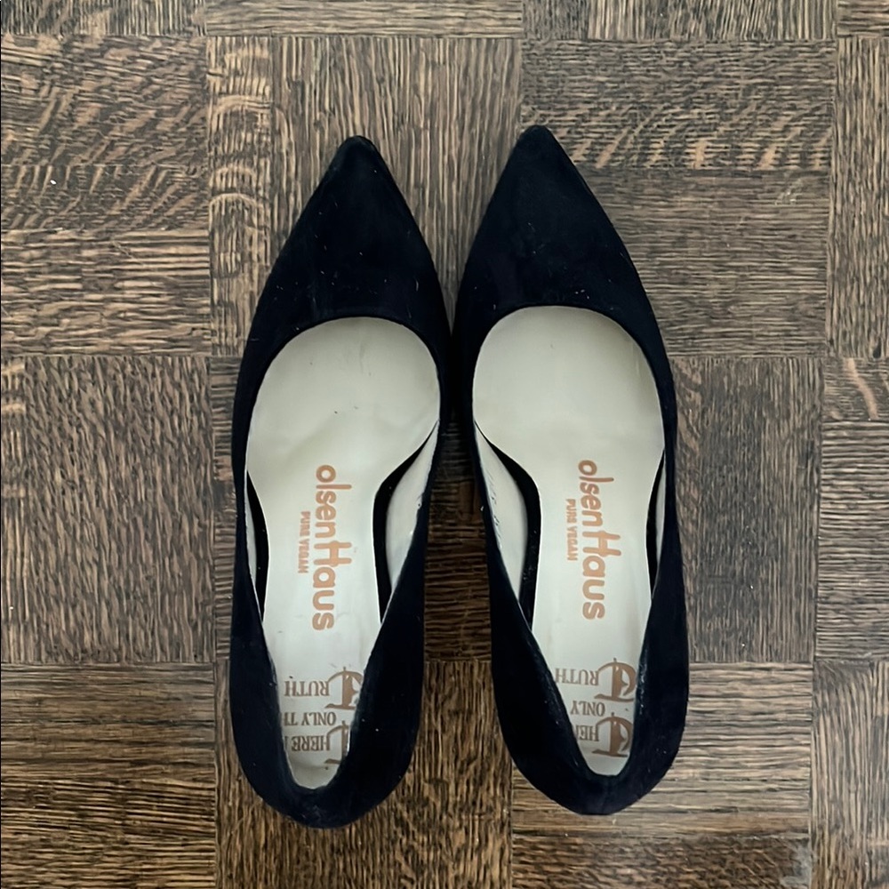 Elegant Black Suede Heels for Formal Occasions